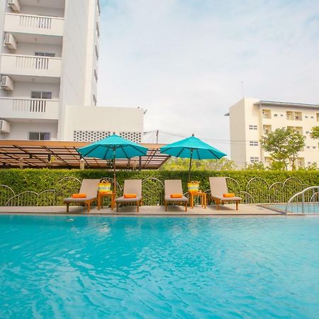 Recenta Phuket Suanluang Hotel Екстериор снимка