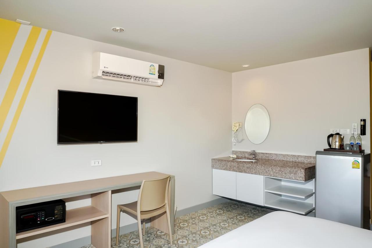 Recenta Phuket Suanluang Hotel Екстериор снимка