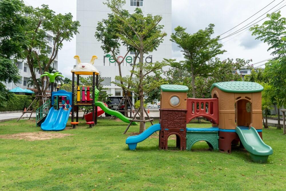Recenta Phuket Suanluang Hotel Екстериор снимка