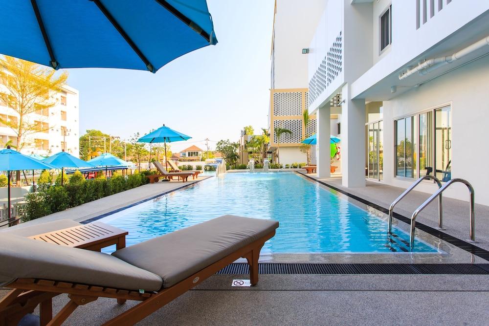 Recenta Phuket Suanluang Hotel Екстериор снимка