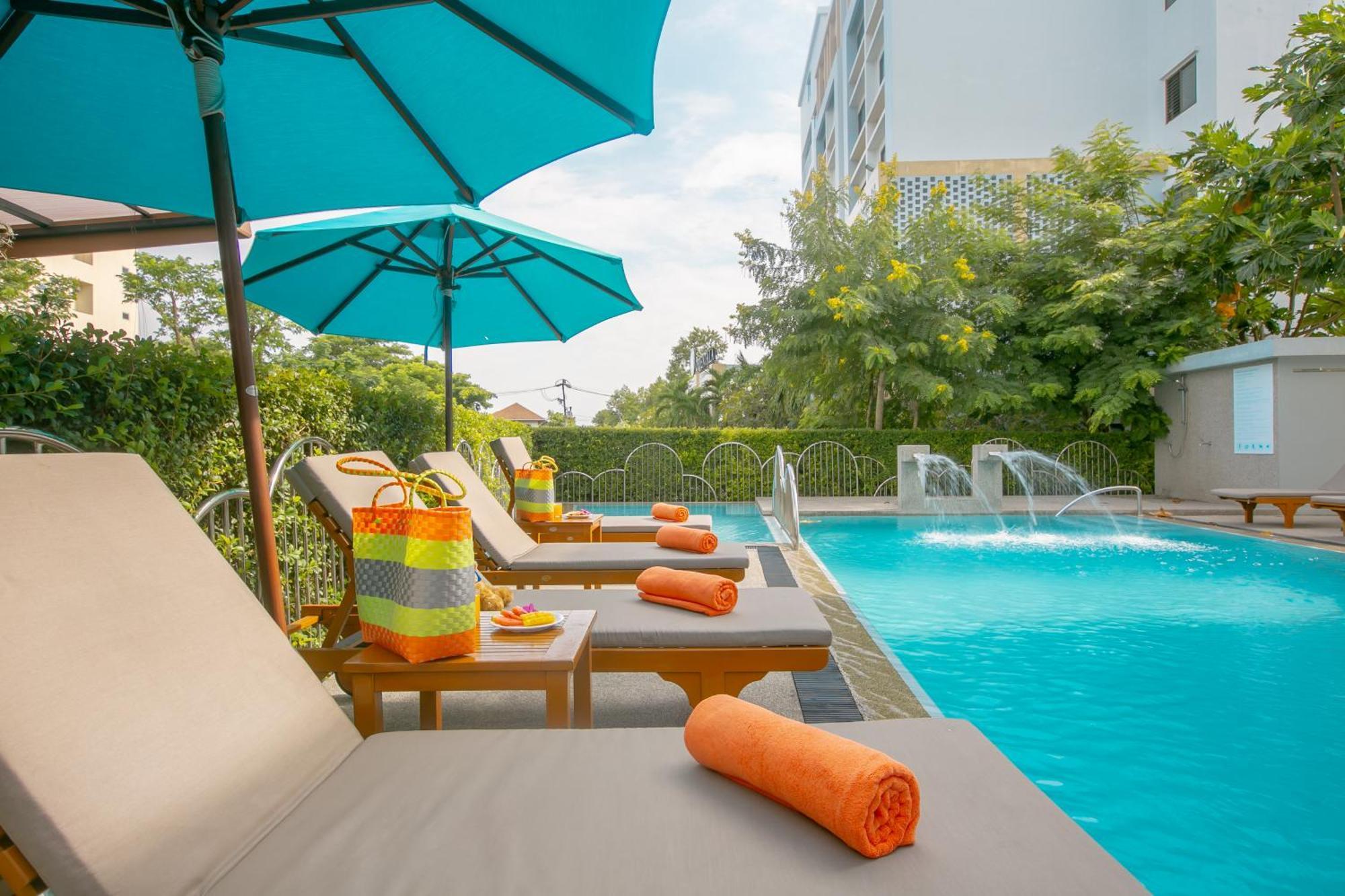 Recenta Phuket Suanluang Hotel Екстериор снимка