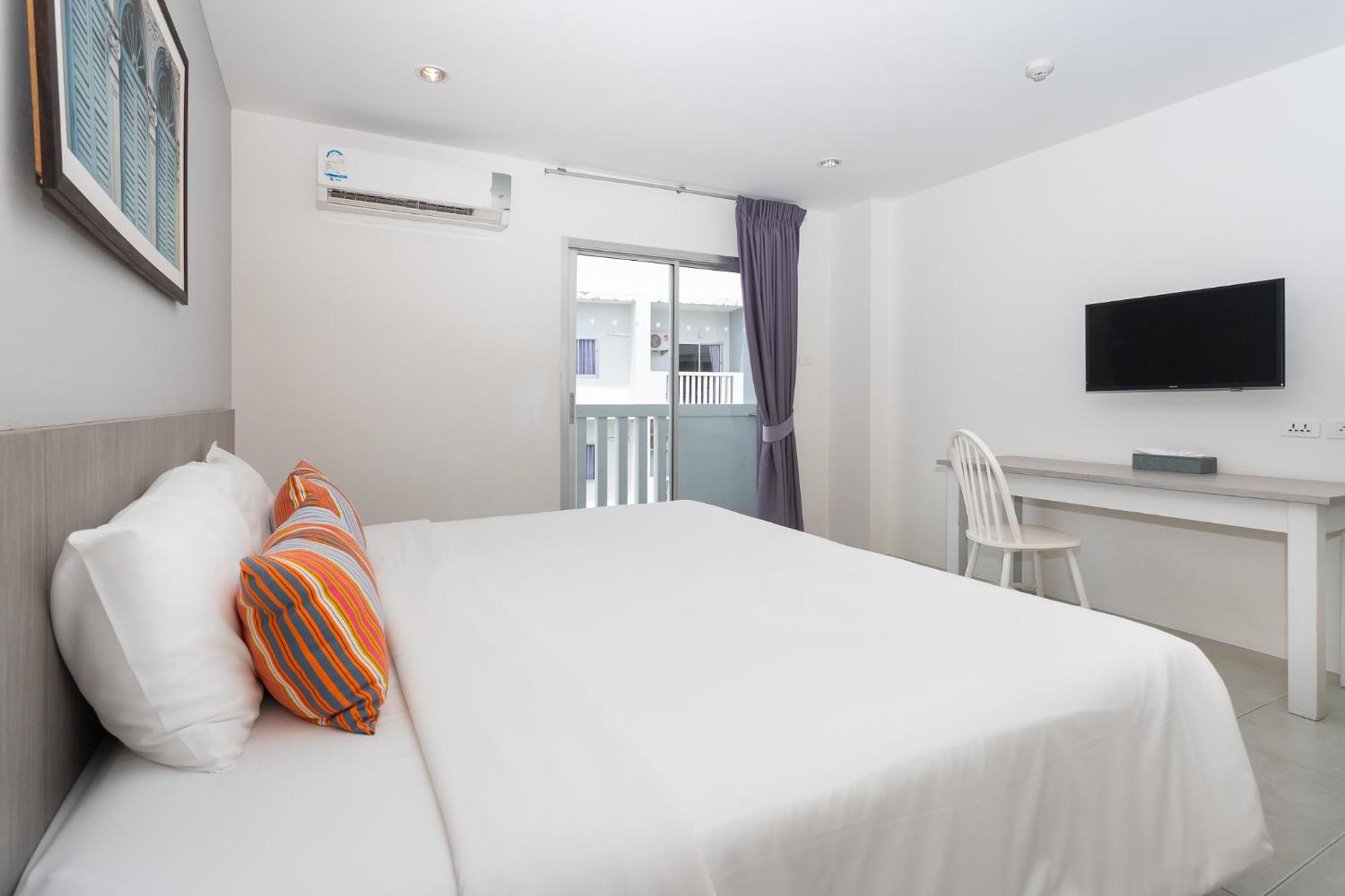 Recenta Phuket Suanluang Hotel Екстериор снимка