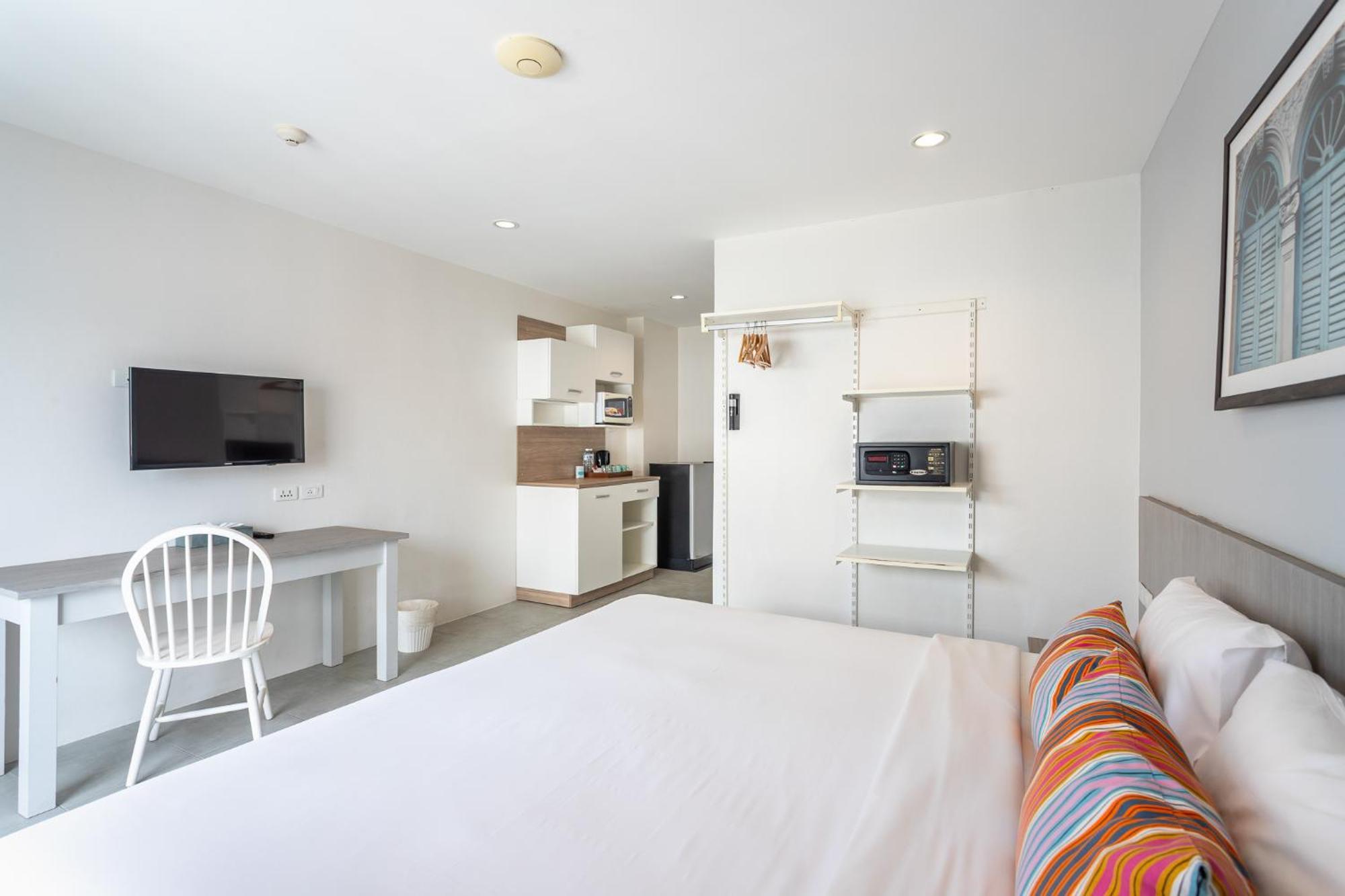 Recenta Phuket Suanluang Hotel Екстериор снимка