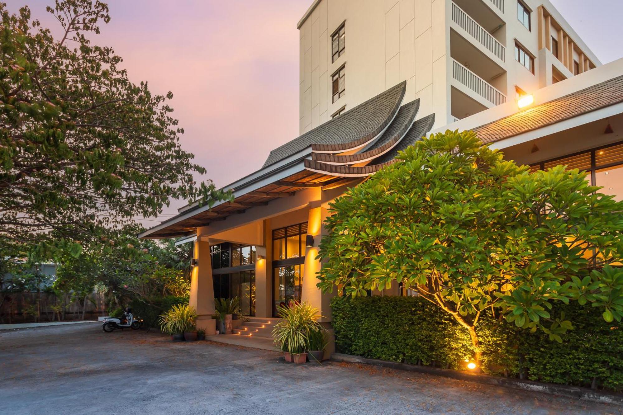 Recenta Phuket Suanluang Hotel Екстериор снимка