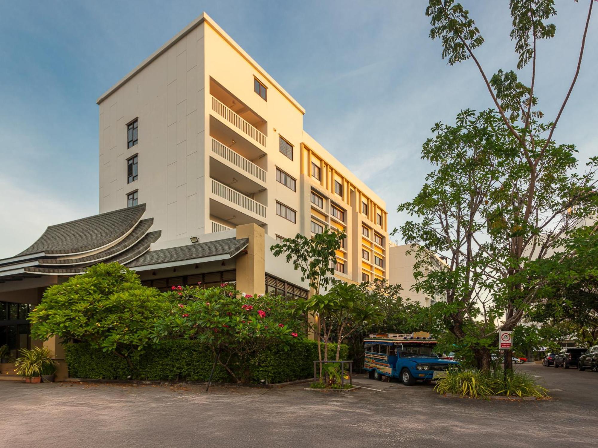 Recenta Phuket Suanluang Hotel Екстериор снимка