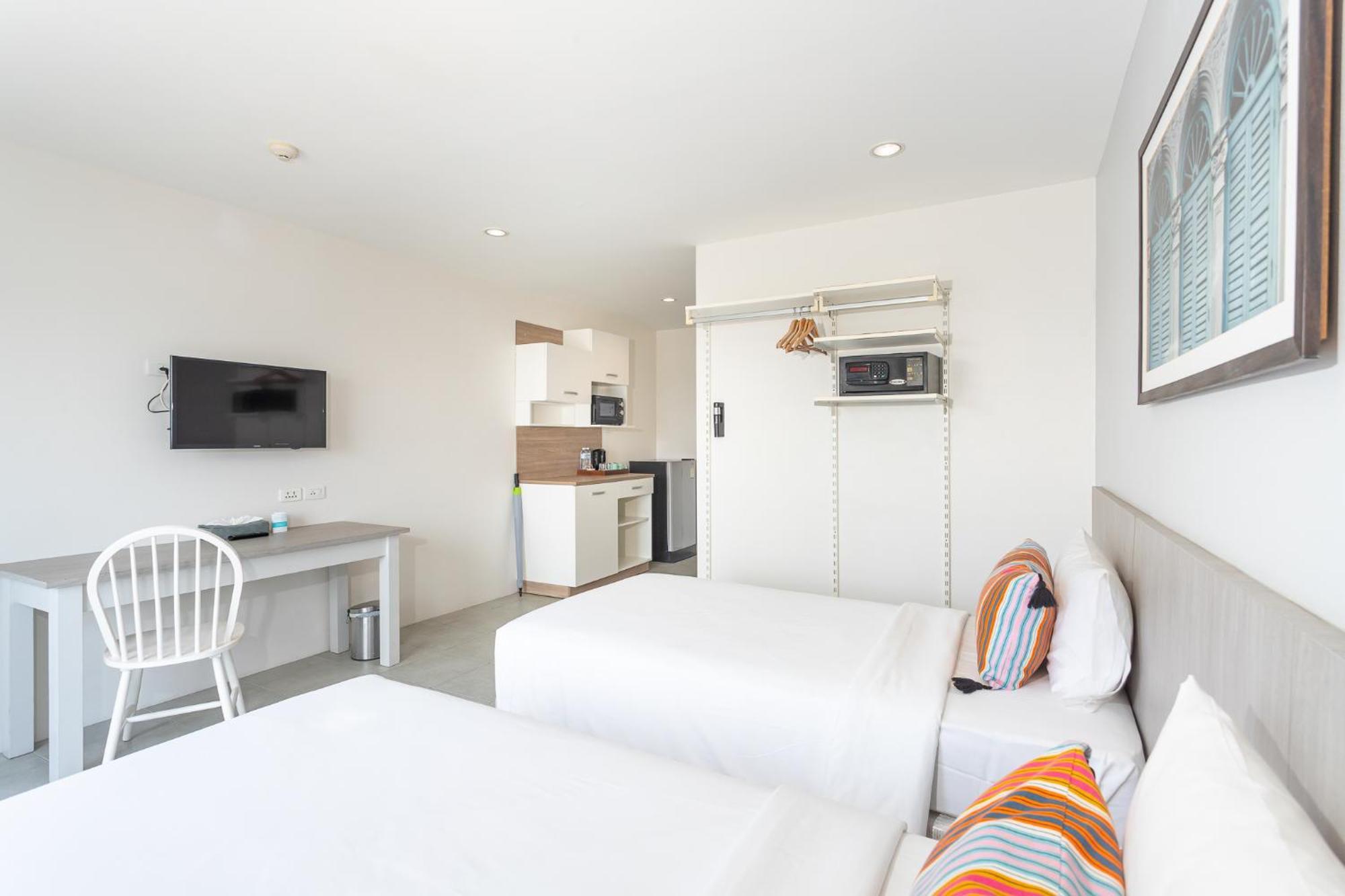 Recenta Phuket Suanluang Hotel Екстериор снимка