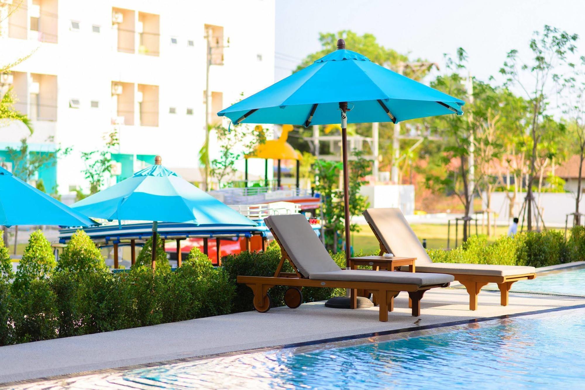 Recenta Phuket Suanluang Hotel Екстериор снимка