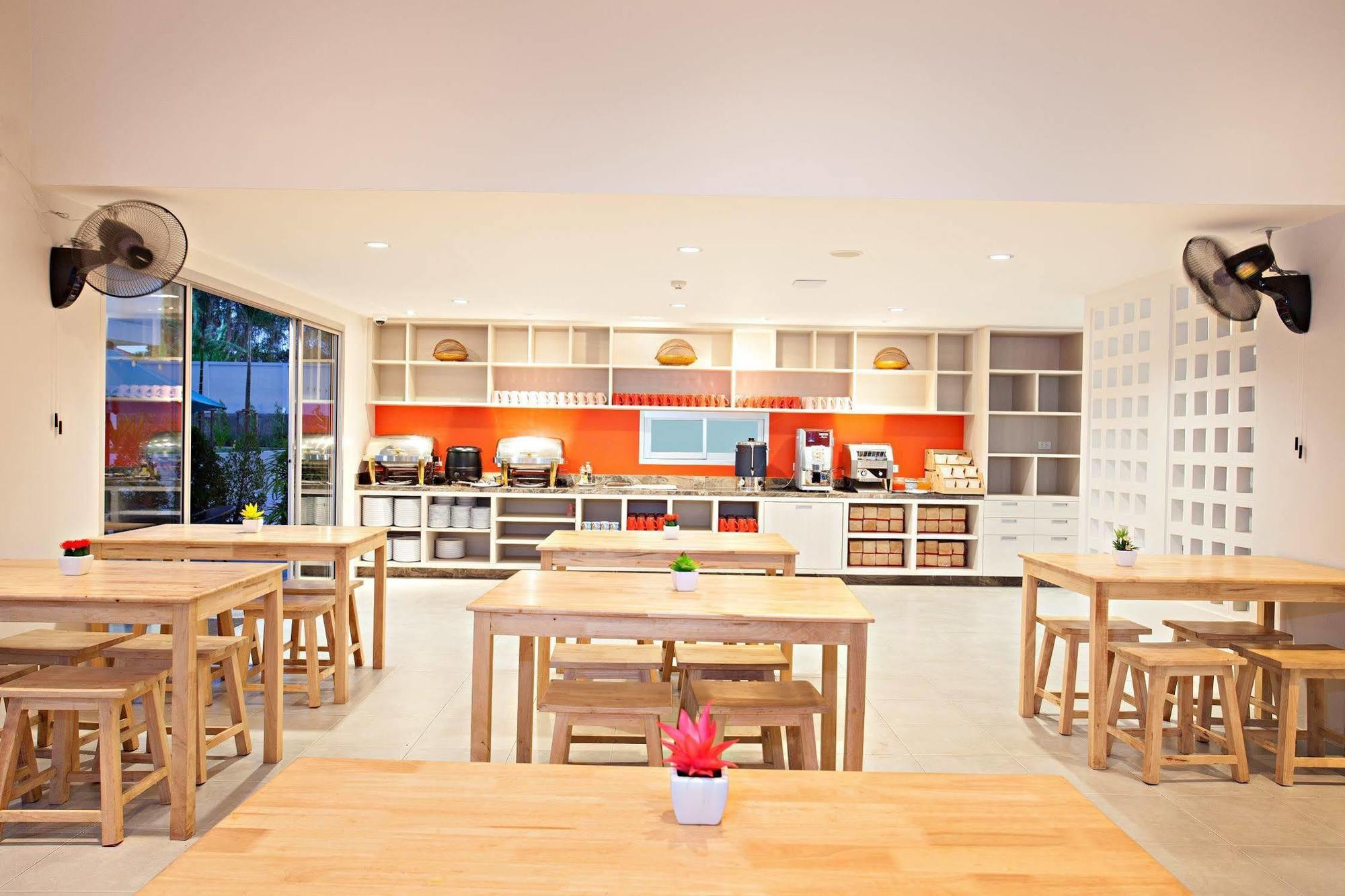 Recenta Phuket Suanluang Hotel Екстериор снимка