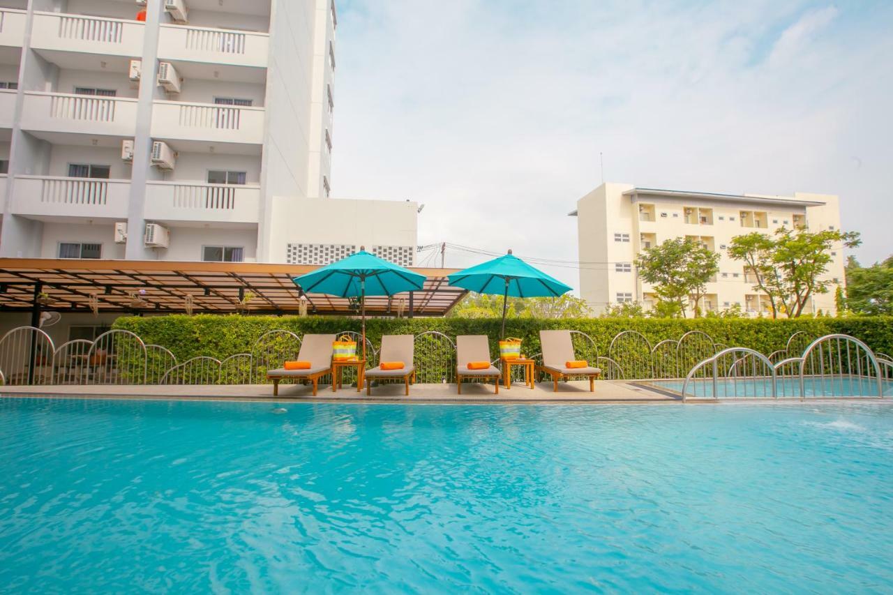 Recenta Phuket Suanluang Hotel Екстериор снимка