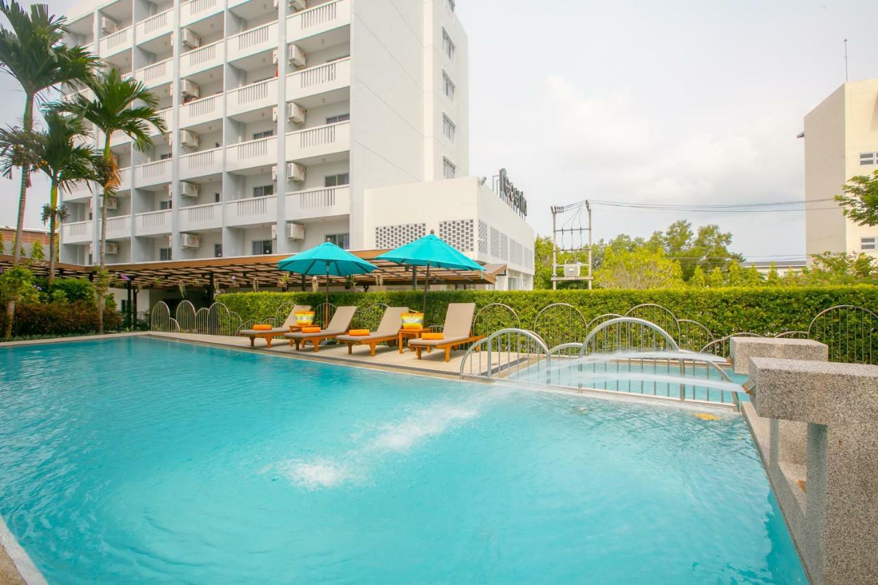 Recenta Phuket Suanluang Hotel Екстериор снимка