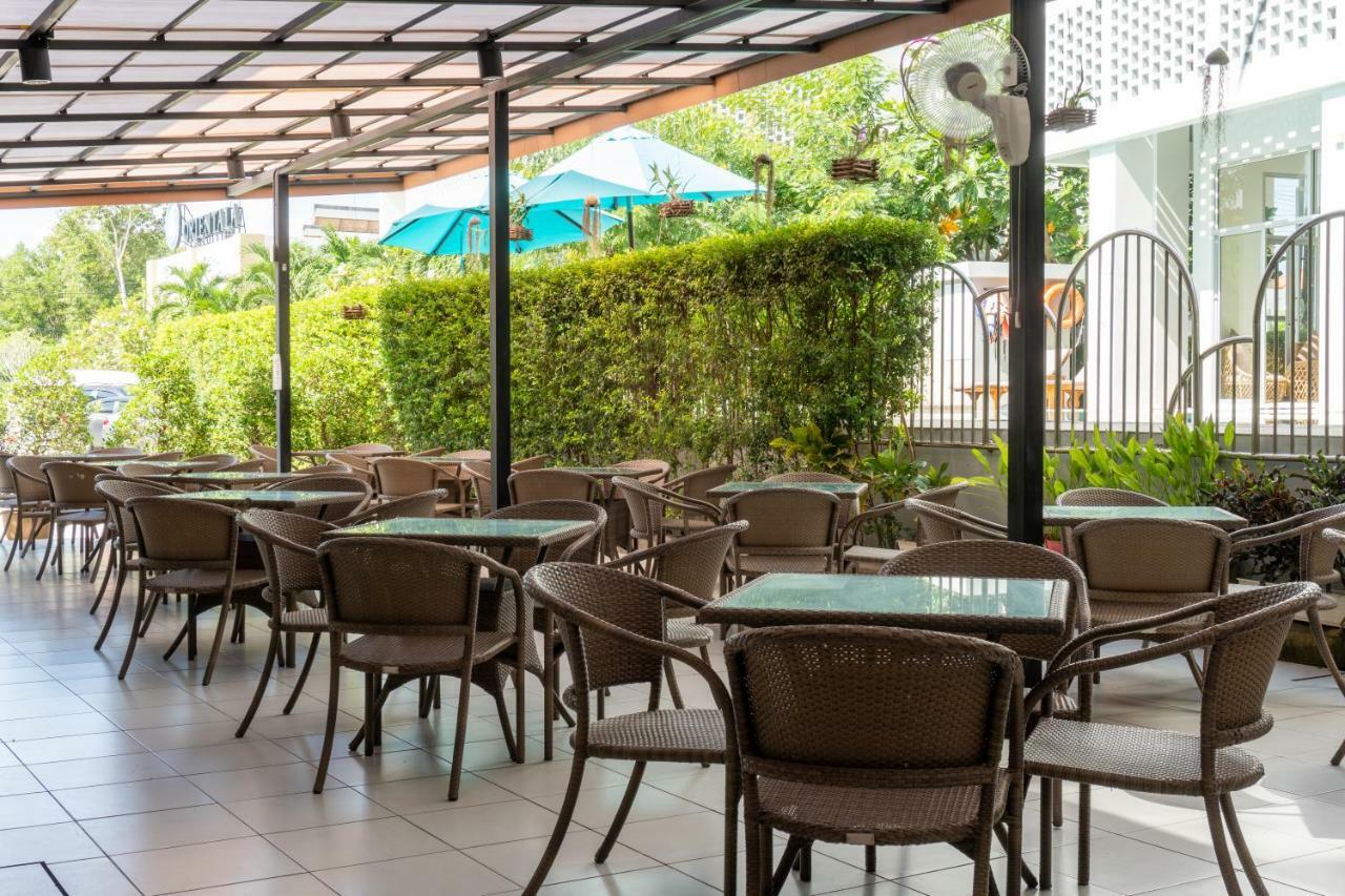 Recenta Phuket Suanluang Hotel Екстериор снимка